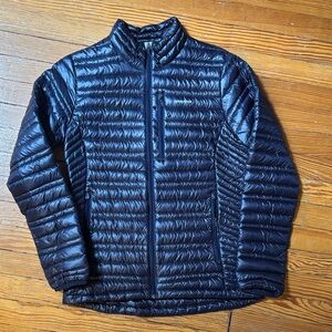 Like New Womens Patagonia Navy Puffer Jacket. Size small.